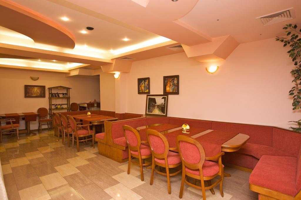 Семеен Хотел Елена Палас Nesebar Exterior photo